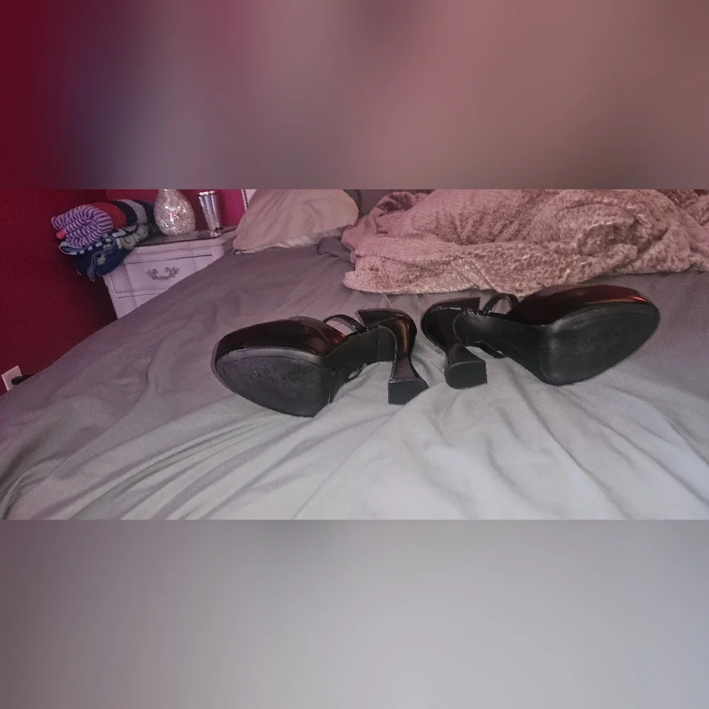 Platform heels - Picture 2 of 4